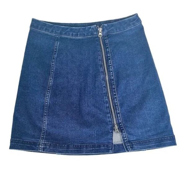 FREE PEOPLE Mini Skirt This Way or That Asymmetrical Zip Stretch Denim Jean sz 0 - Picture 5 of 13